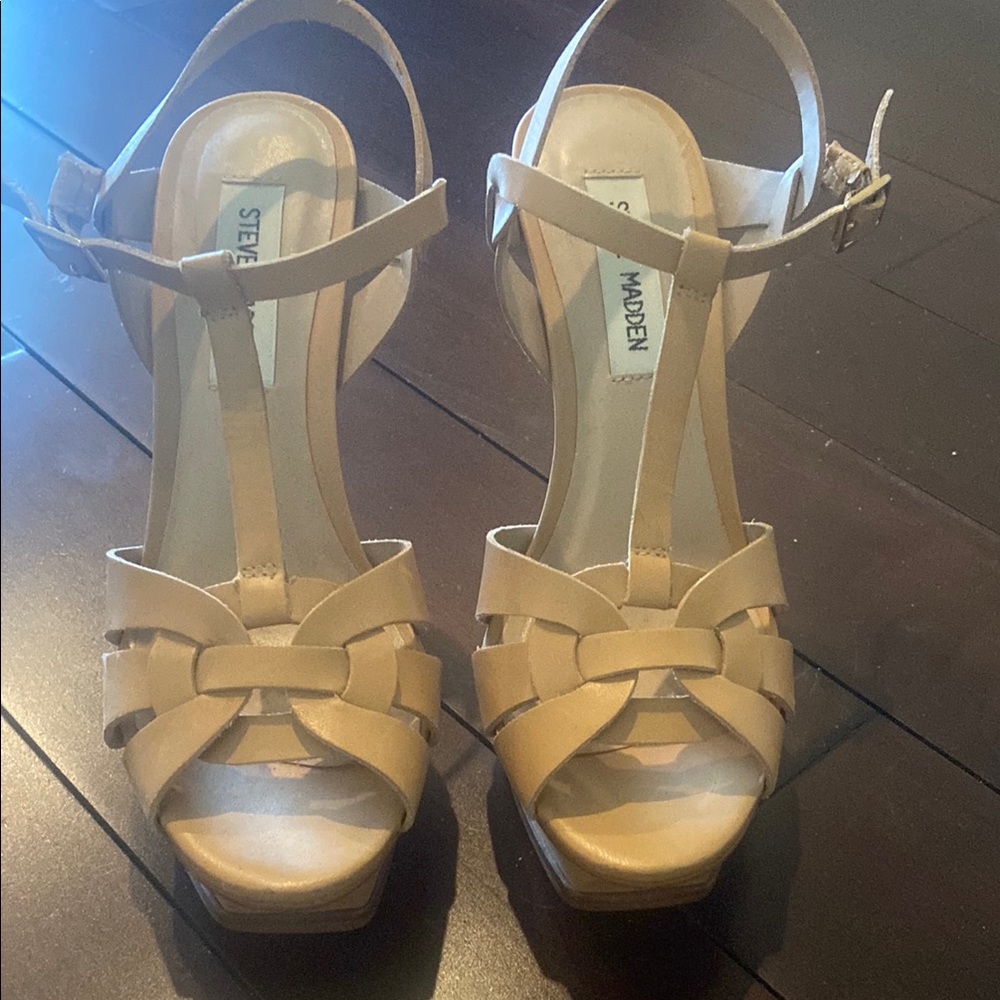 Steve Madden Tan Platform Sandals with Strappy Design